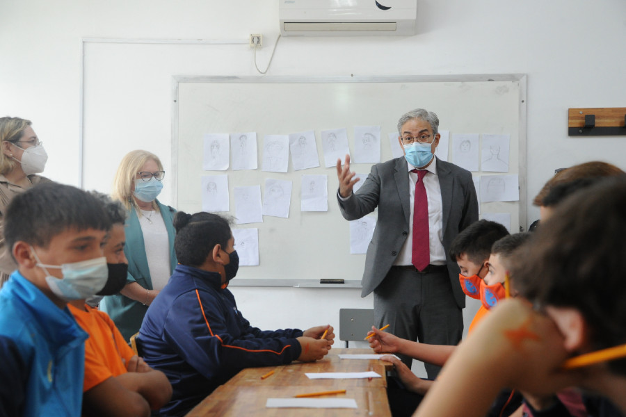 Robert Silva en centros educativos de Las Piedras. Foto: Presidencia.