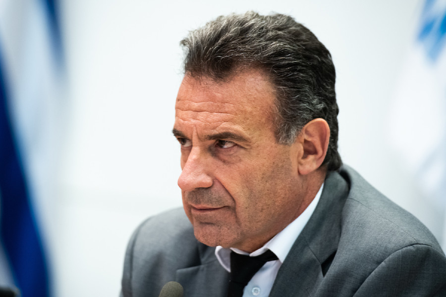 Daniel Salinas durante la reunión del gobierno por los primeros casos de Coronavirus en Uruguay. La reunión se realizó en la Torre Ejecutiva. Foto: Santiago Mazzarovich / adhocFOTOS