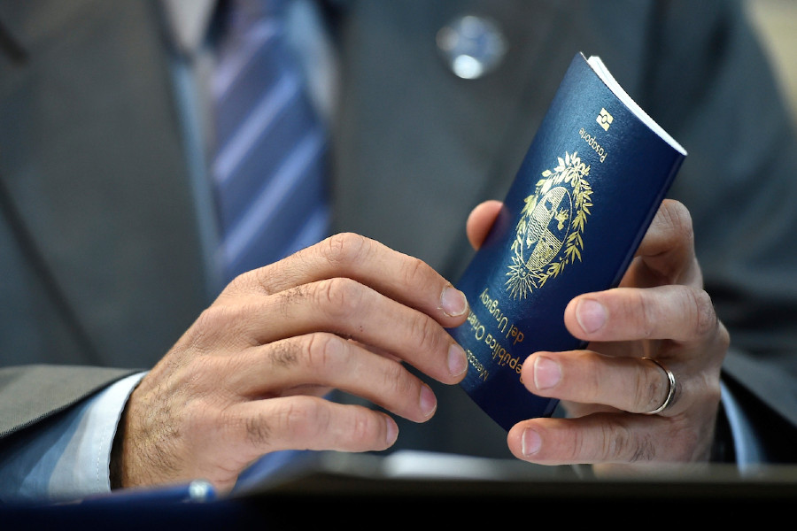 nuevo pasaporte electrónico uruguayo en la Dirección Nacional de Identificación Civil. Foto: Nicolás Celaya /adhocFotos