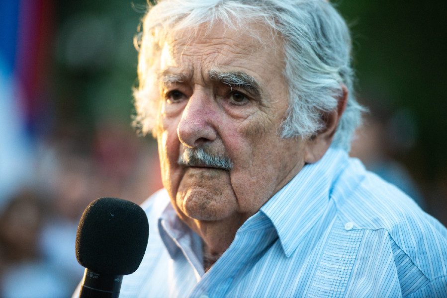Acto de José Mujica en la Plaza Catalá de la ciudad de Artigas. Foto: Santiago Mazzarovich / adhocFOTOS.