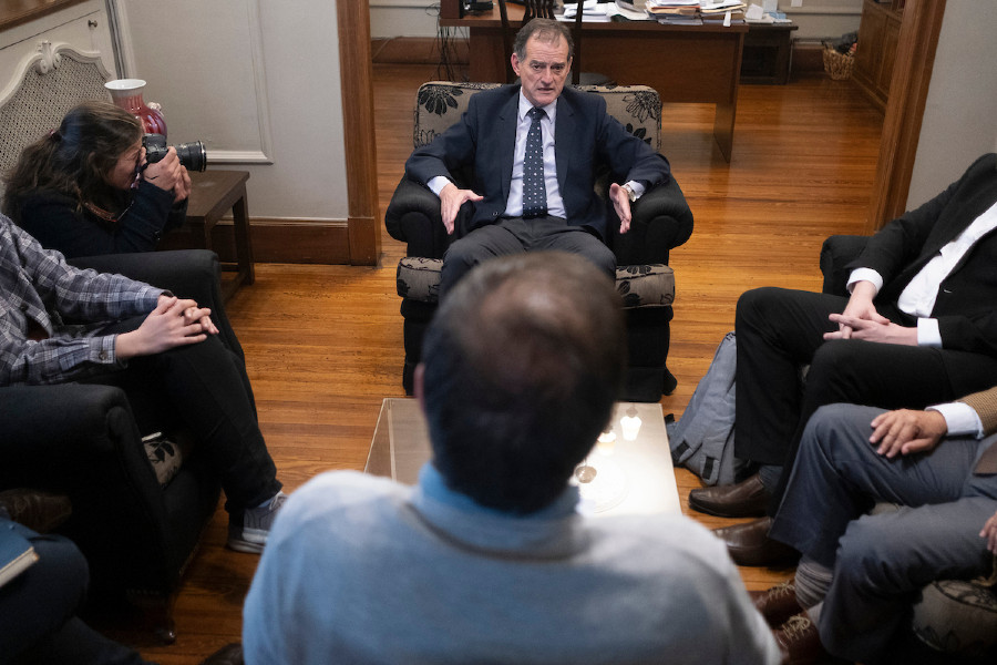 Guido Manini Ríos y Fernando Pereira, reunidos en la Huella de Seregni, en Montevideo. Foto: Pablo Vignali / adhocFOTOS