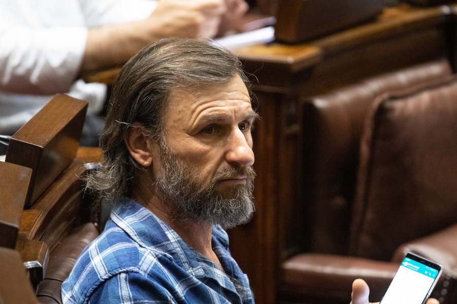 Cesar Vega durante la sesión especial para aprobar la rendición de cuentas y balance de ejecución presupuestal ejercicio 2020 en Cámara de Representantes en el Palacio Legislativo. Foto: Mauricio Zina/ adhocFOTOS