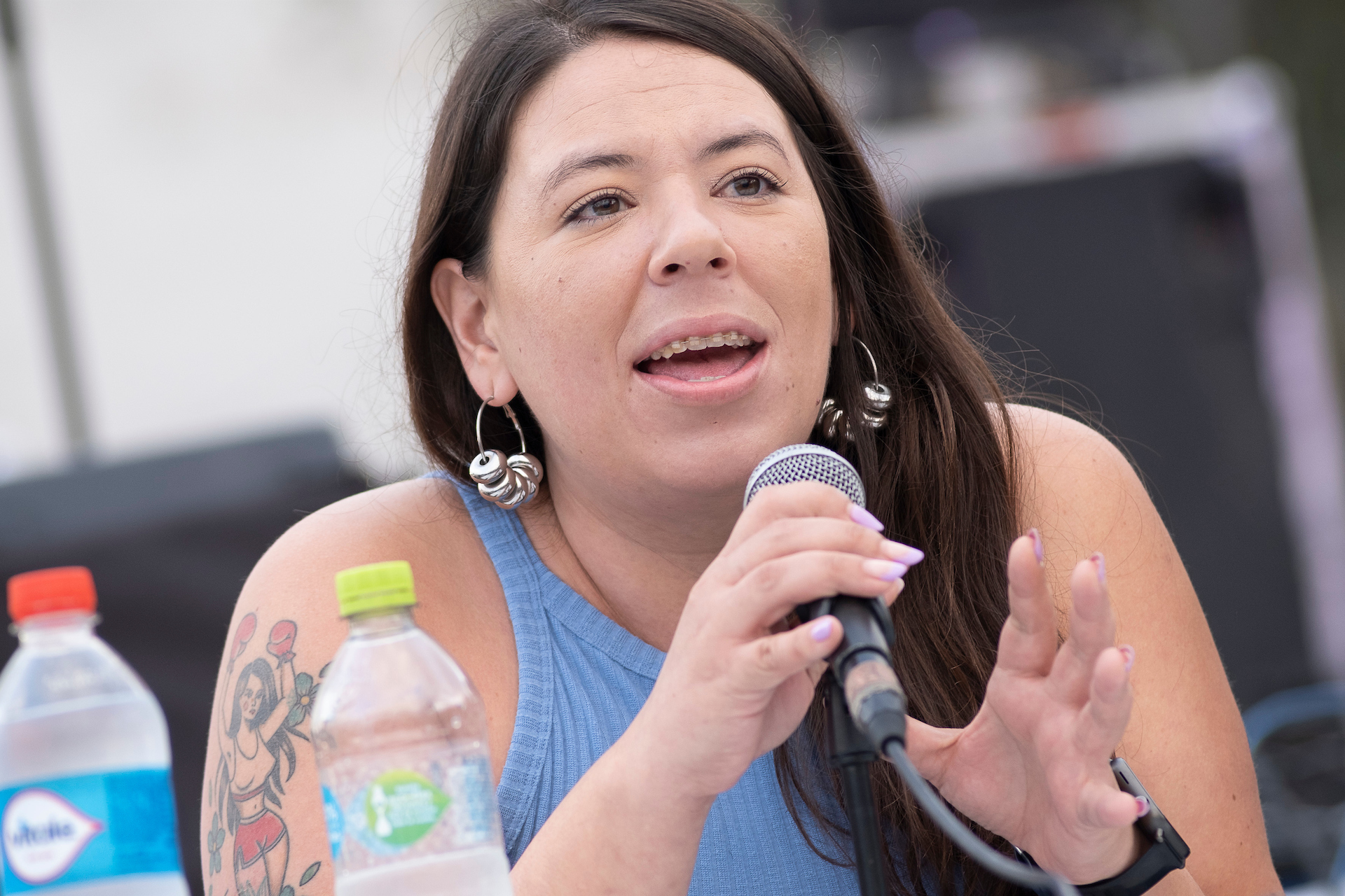 Bettiana Díaz, durante su oratoria sobre la reforma jubilatoria, en Montevideo. Foto: Pablo Vignali / adhocFOTOS.