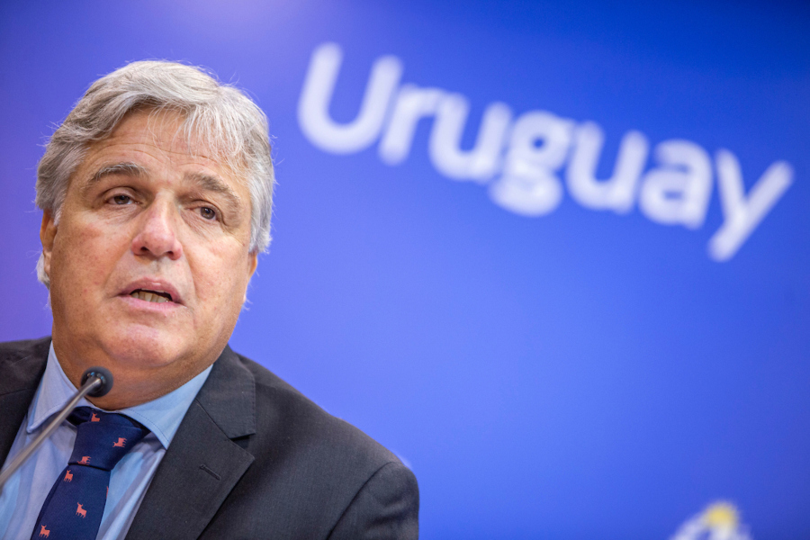 Francisco Bustillo durante la conferencia de prensa para anunciar acuerdos con Brasil, en Torre Ejecutiva en Montevideo. Foto: Mauricio Zina/ adhocFOTOS