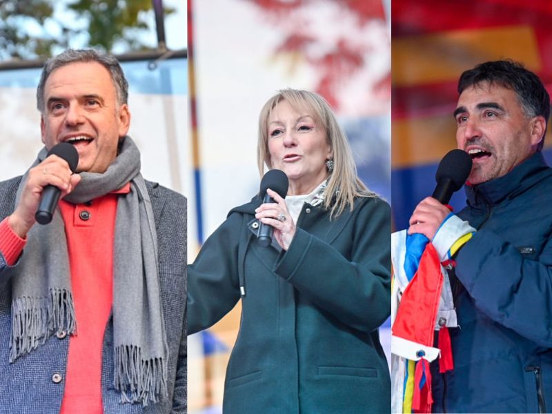 Yamandú Orsi, Carolina Cosse y Andrés Lima en el acto conjunto del Frente Amplio en San José. Foto: Frente Amplio.