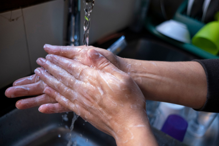 Lavado de manos. Foto: Pablo Vignali / adhocFOTOS