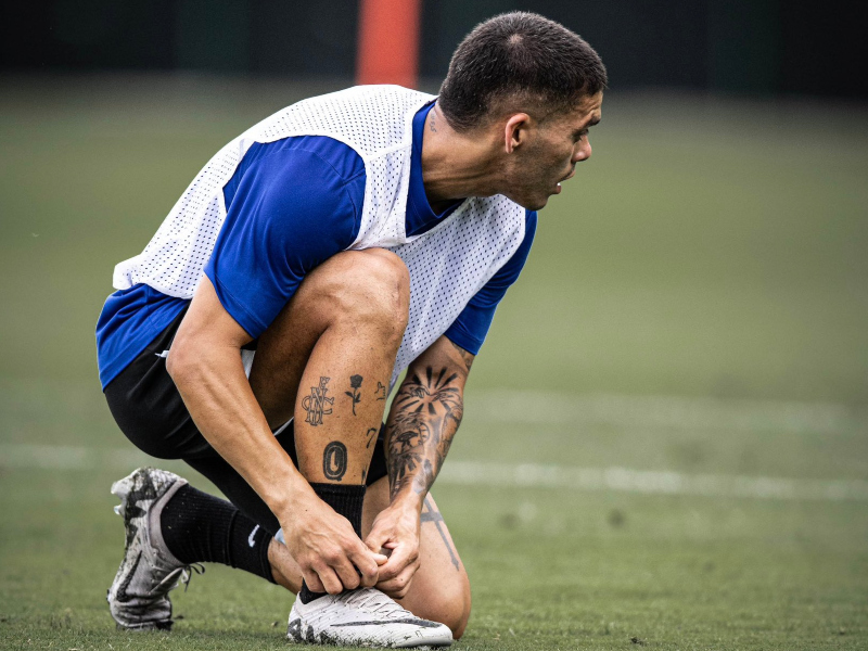 Brian Ocampo, entrenamiento de la Selección Uruguaya de Fútbol. Foto: Twitter de la Selección Uruguaya de Fútbol.
