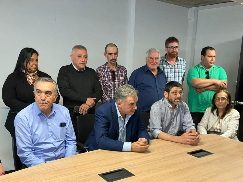 Adhesión a la candidatura de Yamandú Orsi por sector de Avanzar Republicano. Foto: Twitter de Martín Duarte.