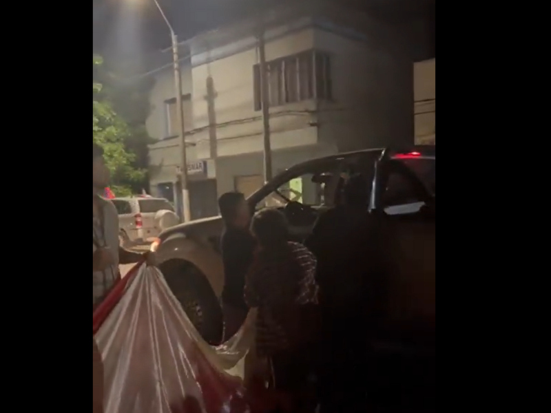 Está identificado el agresor que disparó a militantes del Frente Amplio. Captura de imagen video Twitter Eduardo Preve.