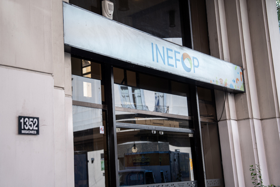 Edificio central del Instituto Nacional de Empleo y Formación Profesional (INEFOP) en el barrio Ciudad Vieja en Montevideo. Foto: Mauricio Zina / adhocFOTOS