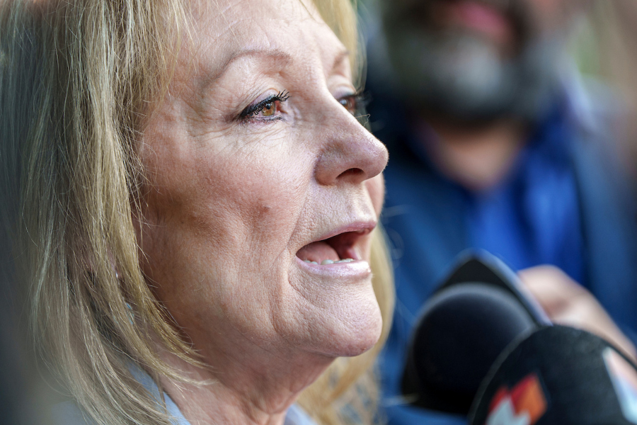 Carolina Cosse tras la reunión del Secretariado del Frente Amplio en la Huella de Seregni en Montevideo. Foto: Mauricio Zina / adhocFOTOS
