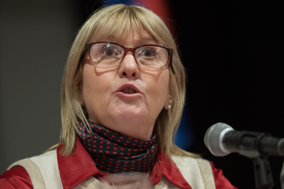 Cristina Lustemberg durante el debate sobre Presupuesto Nacional, en el Club Atletico Progreso. Foto: Santiago Mazzarovich / adhocFOTOS