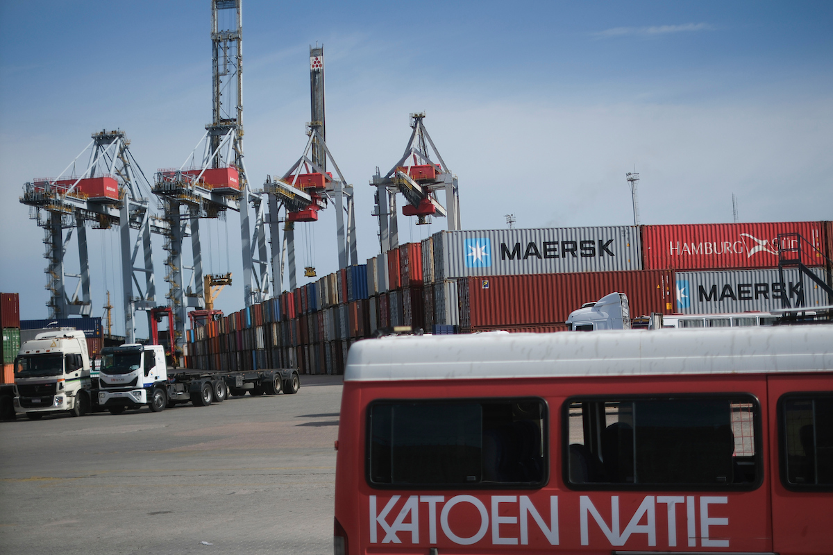 Katoen Natie Terminal Cuenca del Plata, sobre la rambla 25 de Agosto de 1825, en Montevideo. Foto: Pablo Vignali / adhocFOTOS