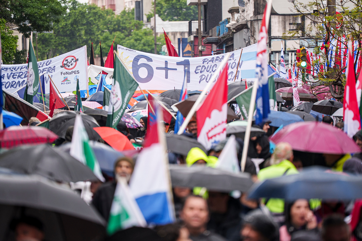Paro general parcial y movilizacion del PIT-CNT . Foto: Mauricio Zina / adhocFOTOS