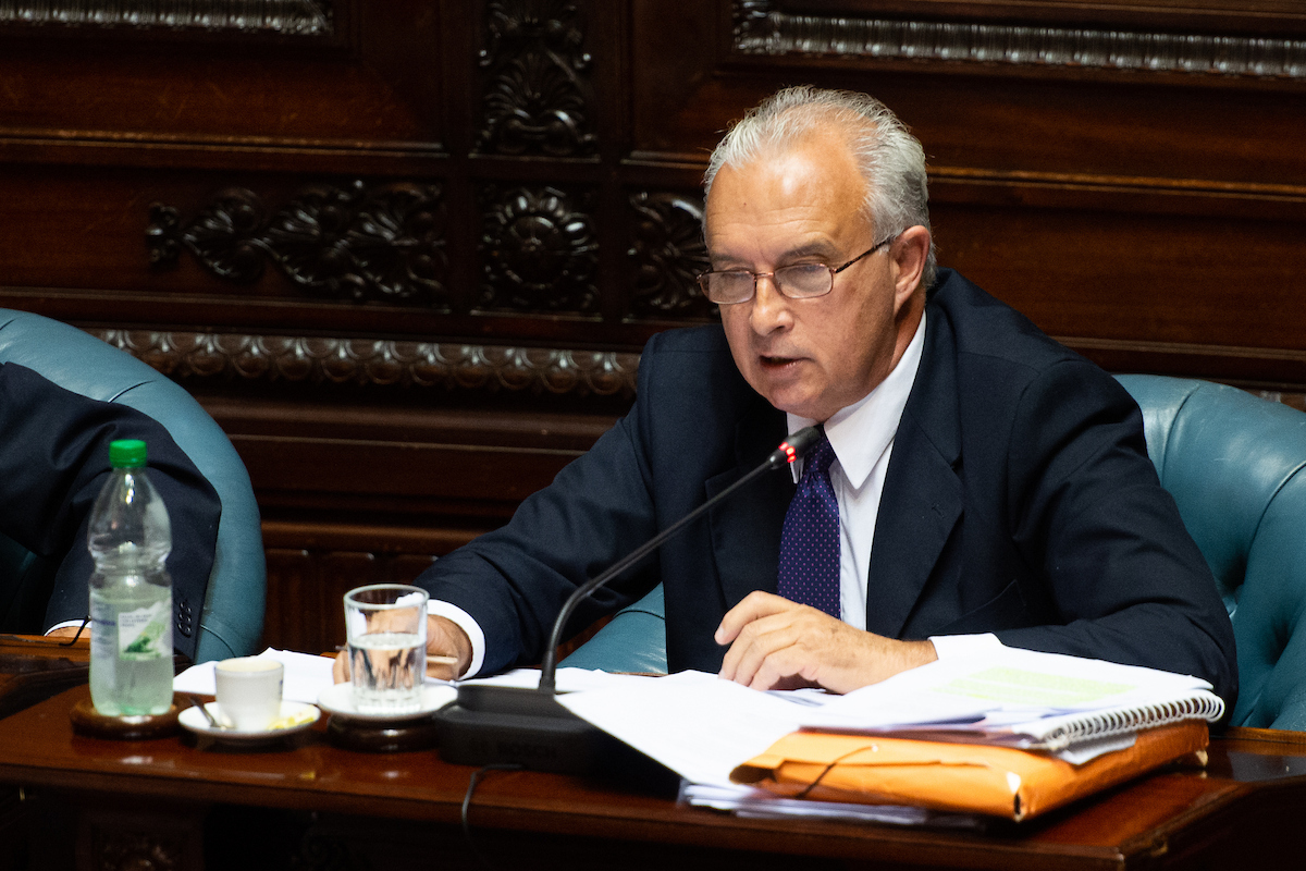Rúben Martínez Huelmo en la Cámara de Senadores. Foto: Santiago Mazzarovich / adhocFOTOS.