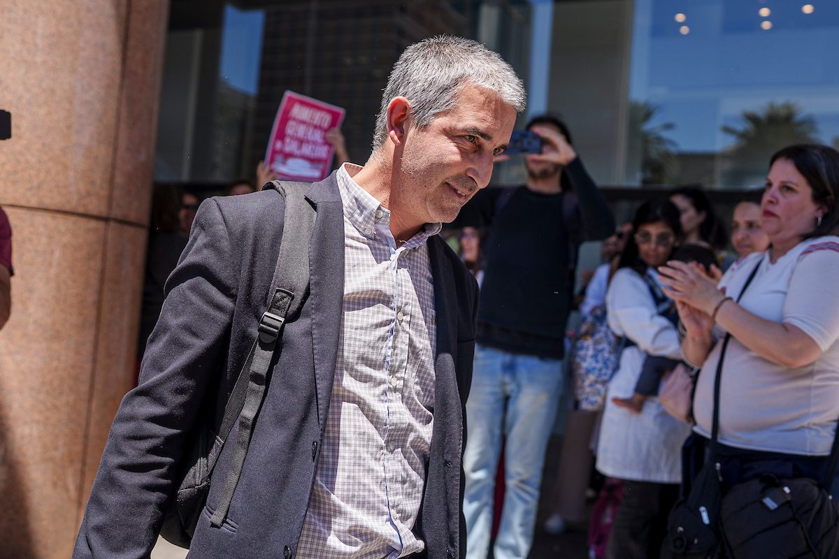 Pablo Caggiani tras su reunion con el presidente de la Republica durante la manifestación de ADEMU y ADES. Foto: Mauricio Zina / adhocFOTOS