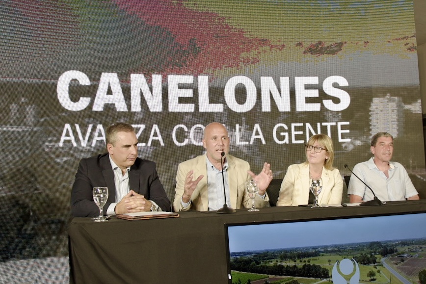 Presidente de OSE, Pablo Ferreri; intendente de Canelones, Francisco Legnani; ministra de Salud Pública, Cristina Lustemberg. Foto: Intendencia de Canelones